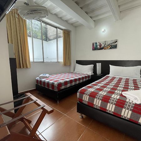 Hostal Lleras Calle 8 Medellin Exterior photo