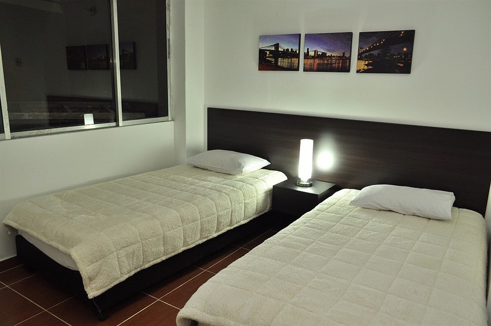 Hostal Lleras Calle 8 Medellin Exterior photo